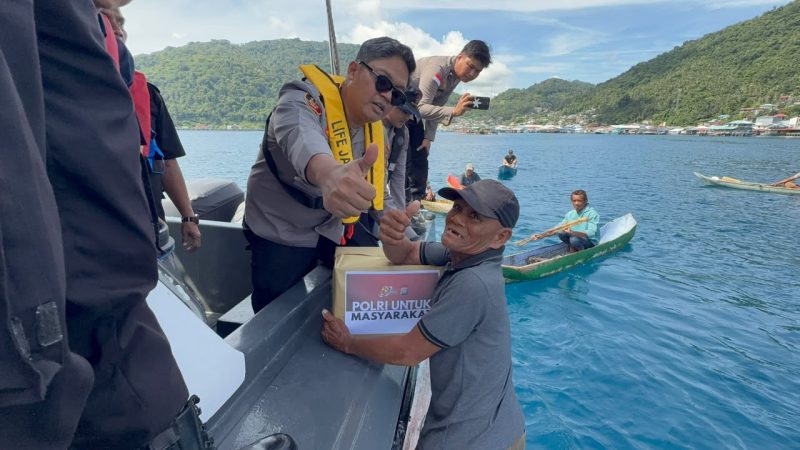 Polres Anambas Salurkan 50 Paket Sembako untuk Nelayan di Perairan Desa Sri Tanjung Jelang Hari Bhayangkara ke-80