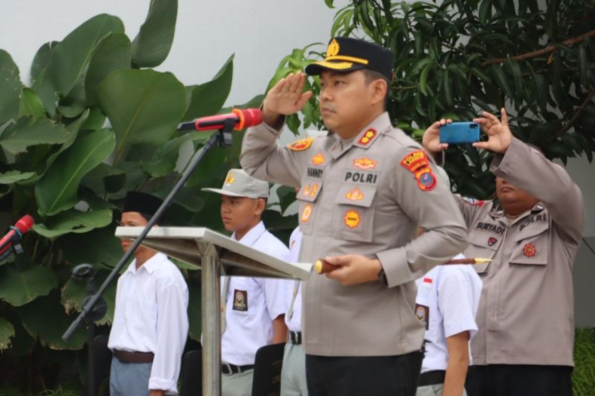 Kapolres Langkat Jadi Pembina Upacara di Yayasan Pendidikan Putra Jaya Jabal Rahman, Tekankan Bahaya Narkoba dan Hoaks