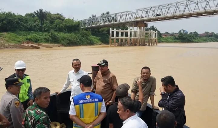 Ketua DPRD Kota Jambi Kemas Faried Alfarelly Tinjau Abrasi di Pasir Panjang, Empat Kawasan Bantaran Batanghari Butuh Turap Pengaman