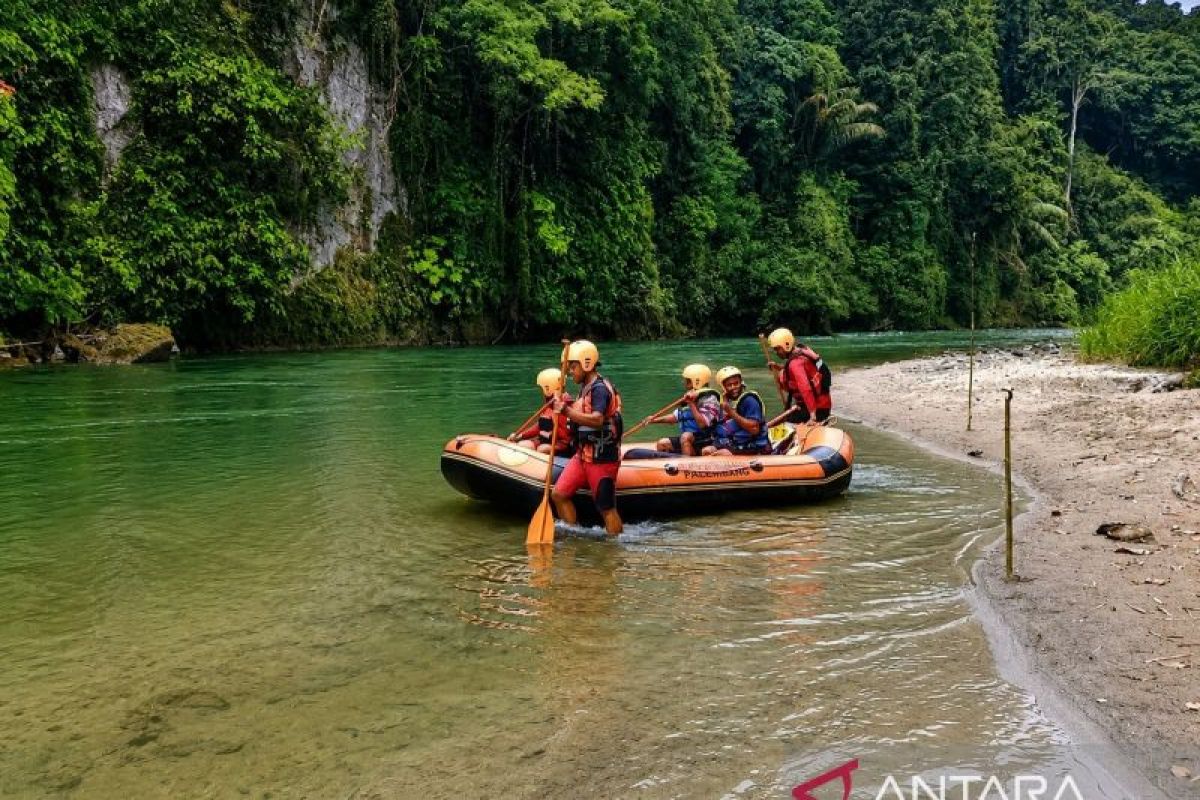 Bocah 10 Tahun Hilang Tenggelam di Sungai Selabung OKU Selatan, Tim SAR Palembang Turunkan Perahu Rafting