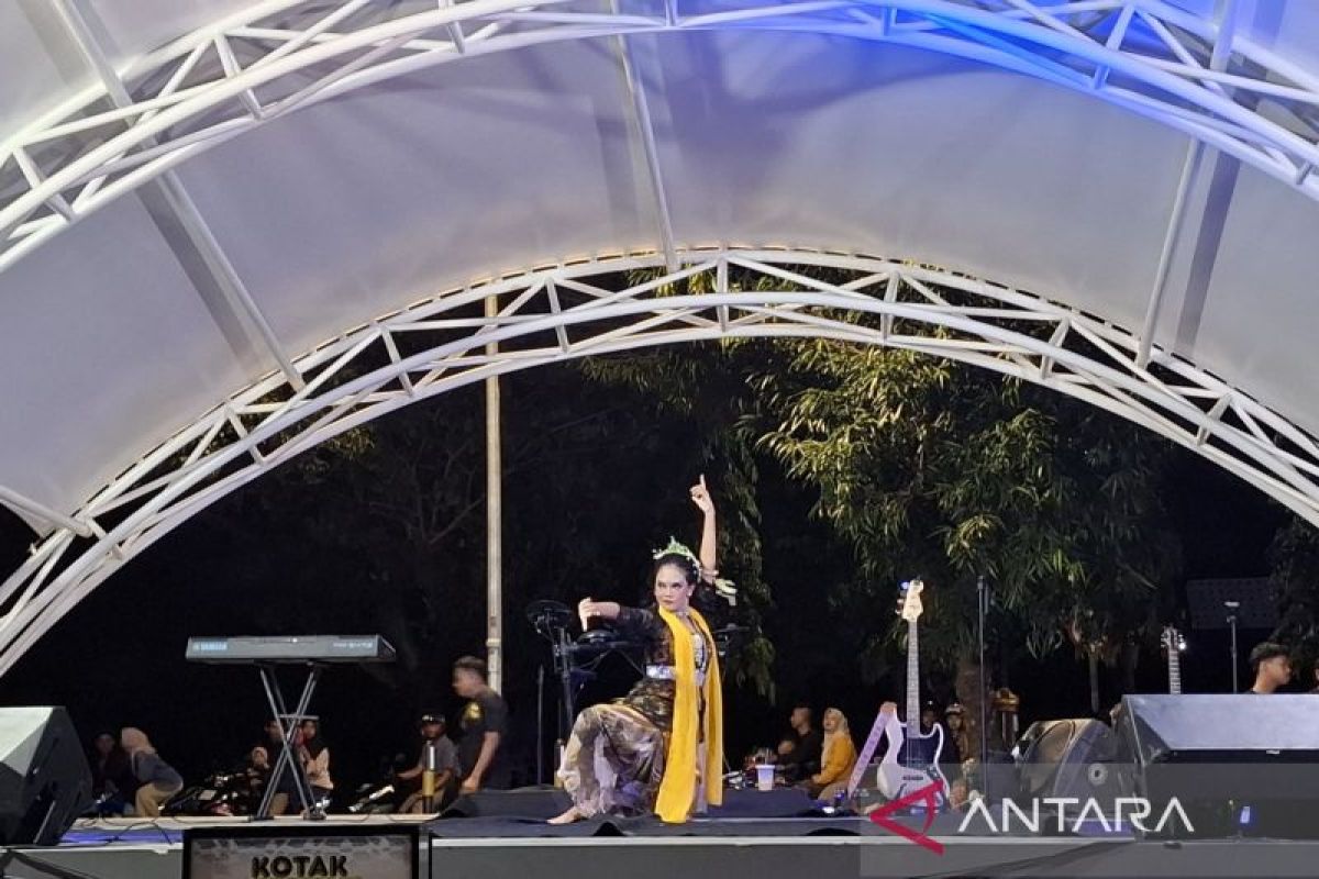 Pemkab Cirebon Sulap Taman Parkir Sumber Jadi Panggung Rakyat, Ribuan Warga Padati Akhir Pekan