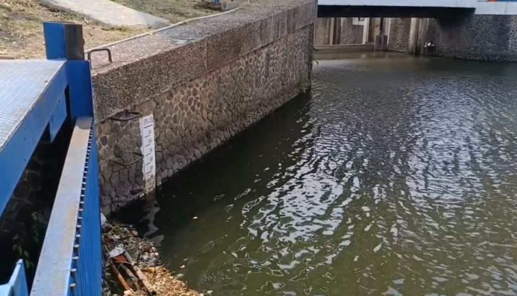 Kemarau 2026 Lebih Ekstrem, Debit Sungai Cisadane di Tangerang Turun 12 Persen, Pintu Bendung Ditutup