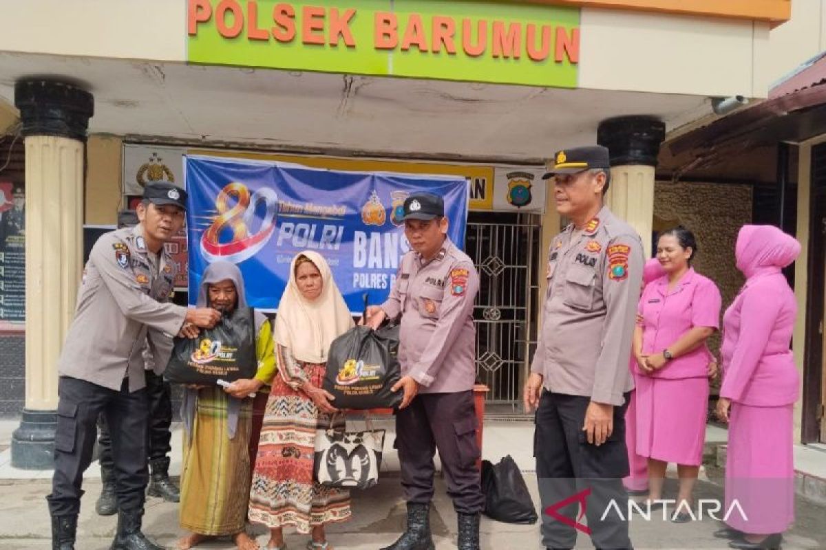 HUT Bhayangkara ke-80, Polsek Barumun Bagikan Puluhan Paket Sembako untuk Warga Kurang Mampu di Padang Lawas