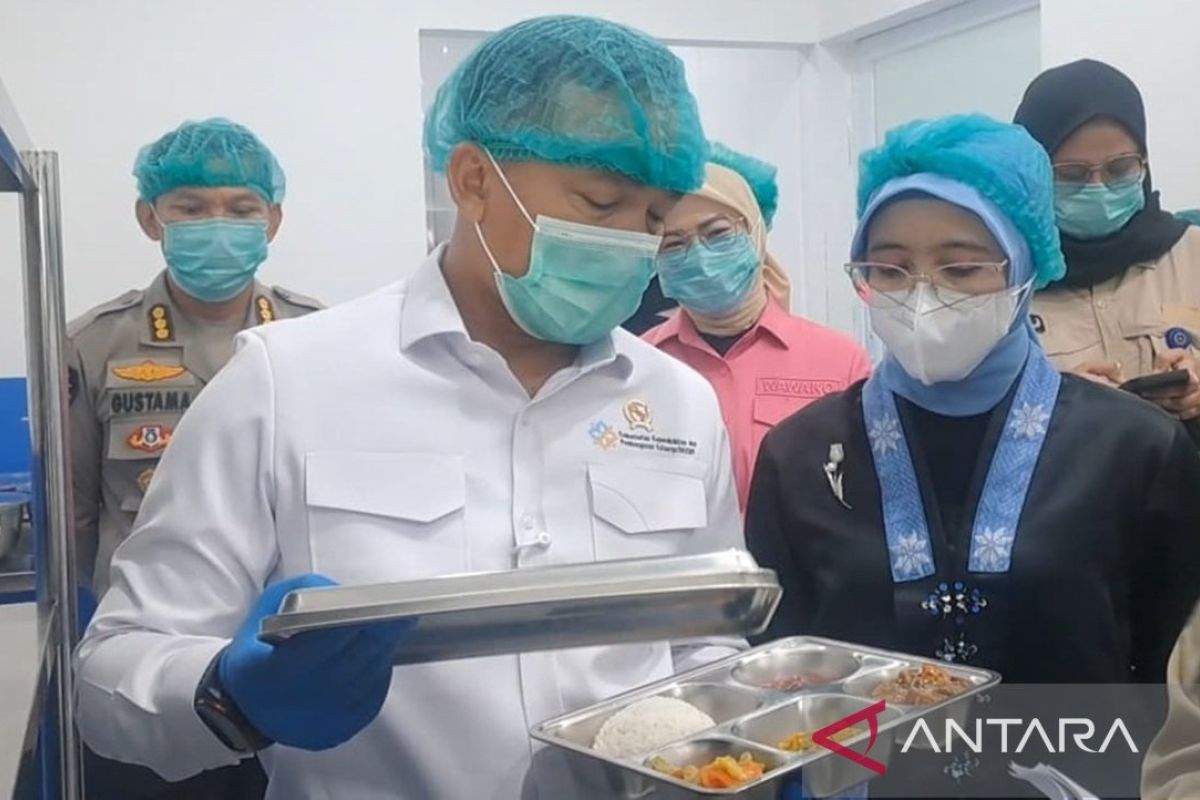 Menteri Wihaji Tinjau Dapur MBG di Pangkalpinang, Pastikan Gizi Ibu Hamil dan Balita Sesuai Standar