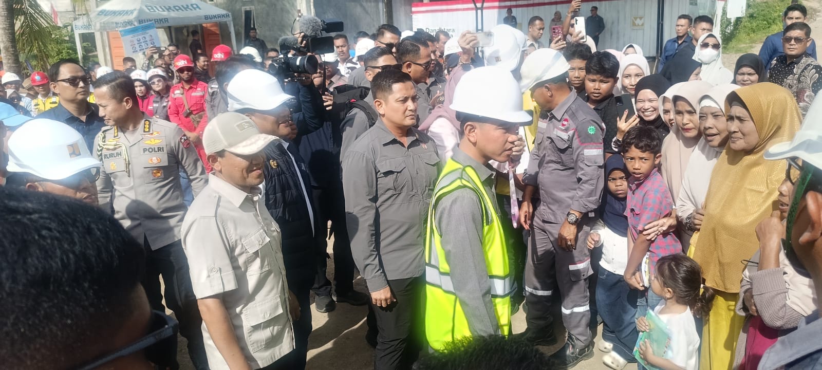 Wagub Aceh Fadhlullah Dampingi Wapres Gibran Tinjau Jembatan Krueng Tingkeum yang Dibangun Ulang Pascabanjir di Bireuen