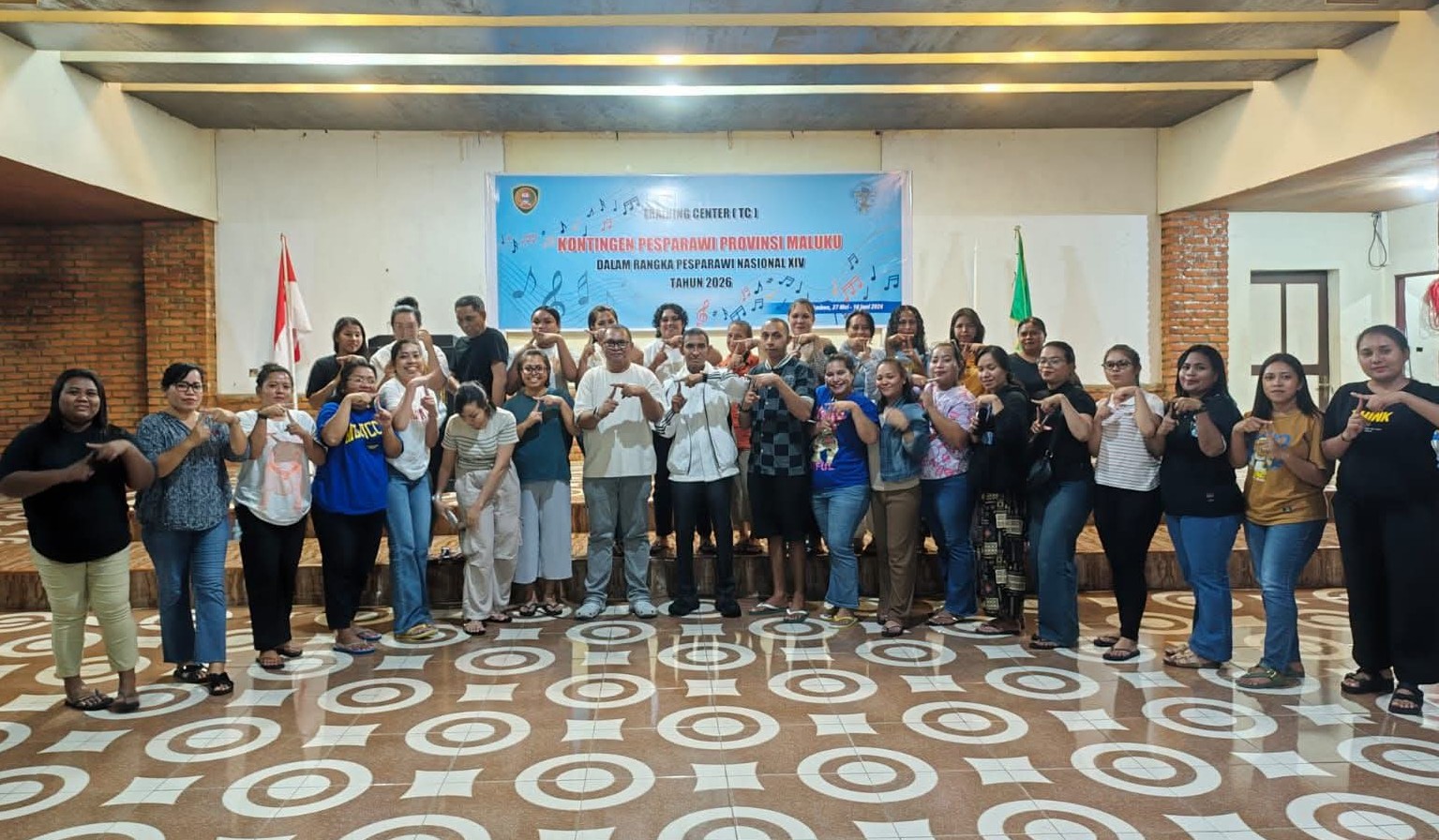 Wali Kota Tual Sambangi Pusat Latihan Kontingen Pesparawi, Beri Motivasi Peserta Jelang Lomba di Manokwari