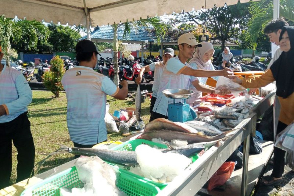 Bazar Ikan Murah Dinas Perikanan Belitung Jelang HJKT ke-188, Harga Mulai Rp5.000 per Kilogram