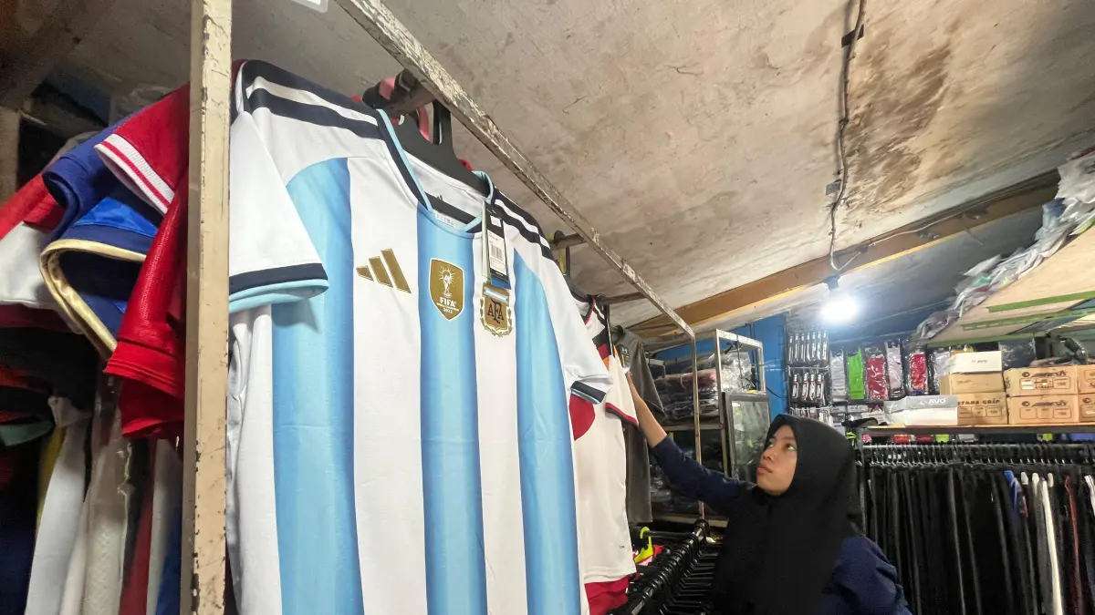 Demam Piala Dunia 2026, Jersey Timnas Jerman Paling Laris di Toko Baju Bola Solo