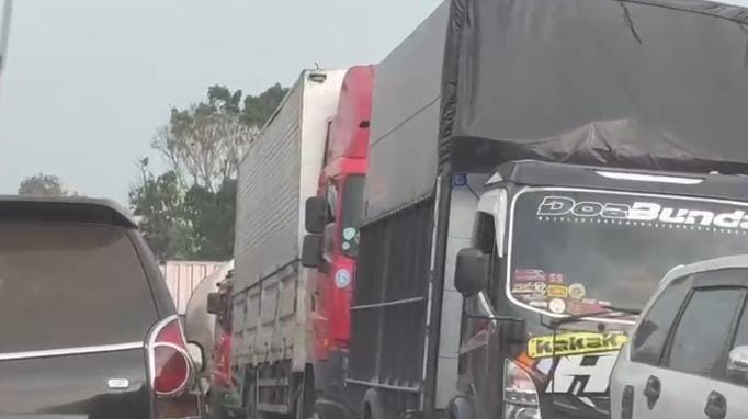 Dishub Sumsel Desak Tol Palembang–Betung Difungsikan Sementara, Antrean Kendaraan di Jalintim Capai 40 Kilometer
