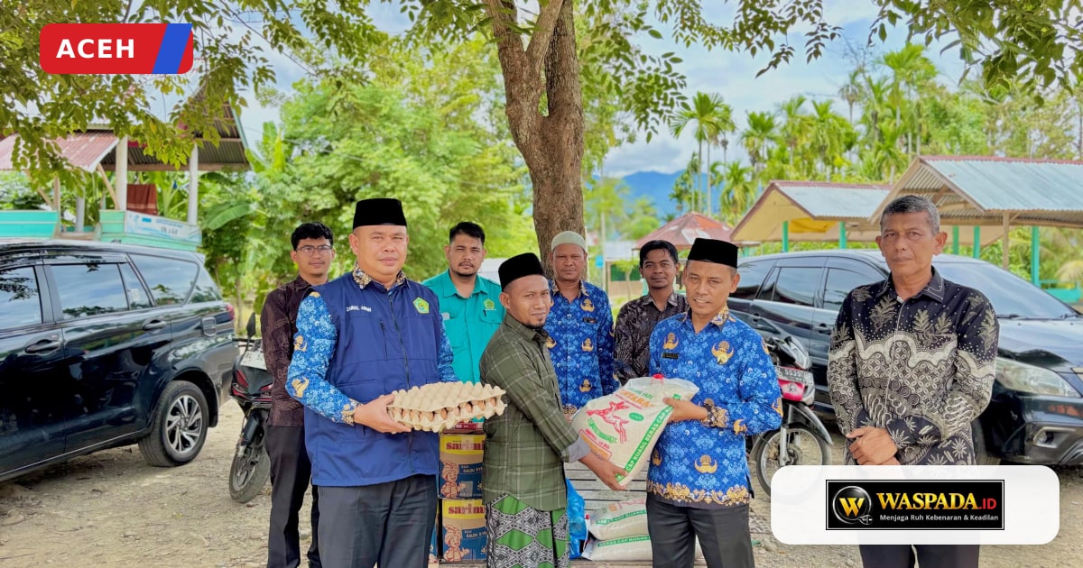 Kemenag Pidie Jaya Serahkan Bantuan Sembako dan Uang Tunai untuk Dayah Istiqamatuddin yang Terbakar di Bandar Dua