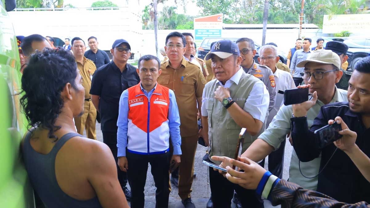 Gubernur Sumsel Herman Deru Turun ke 6 SPBU Atasi Antrean Biosolar, Minta Nozzle Lebih Panjang hingga Pasokan 24 Jam