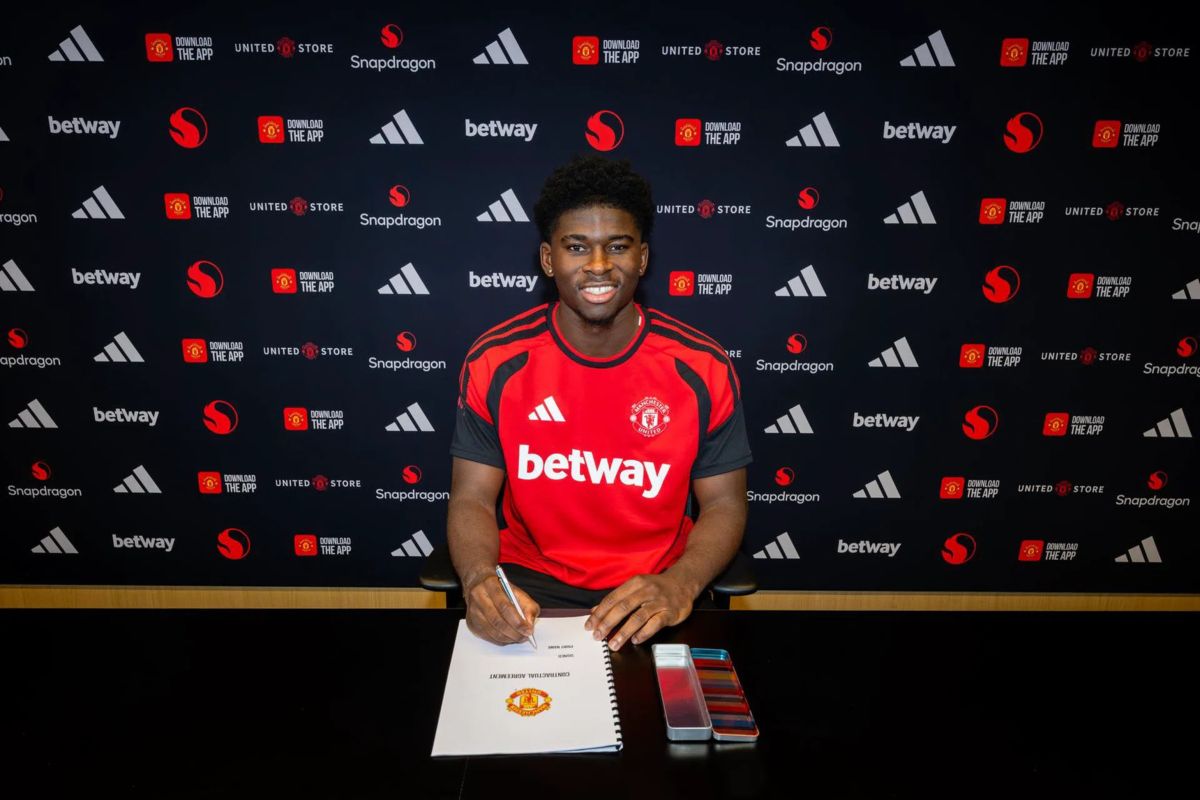 Carlos Baleba Resmi Pakai Nomor 20 di Manchester United, Warisi Jejak Solskjaer dan Van Persie