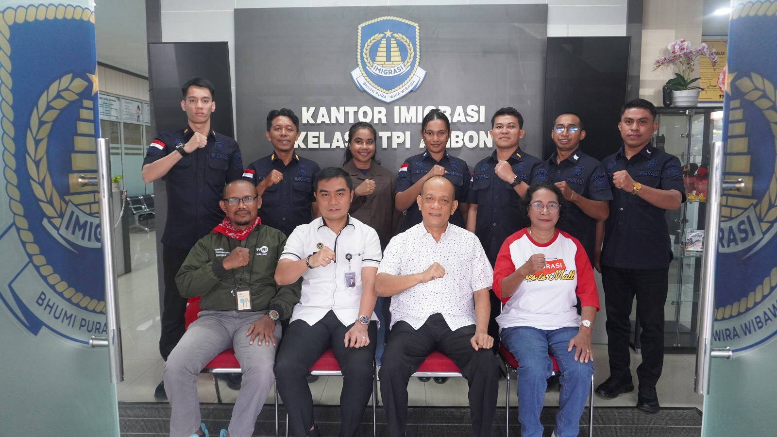 Sabtu Tetap Buka, Kakanwil Imigrasi Maluku Tinjau Langsung Layanan Paspor Merdeka di Ambon
