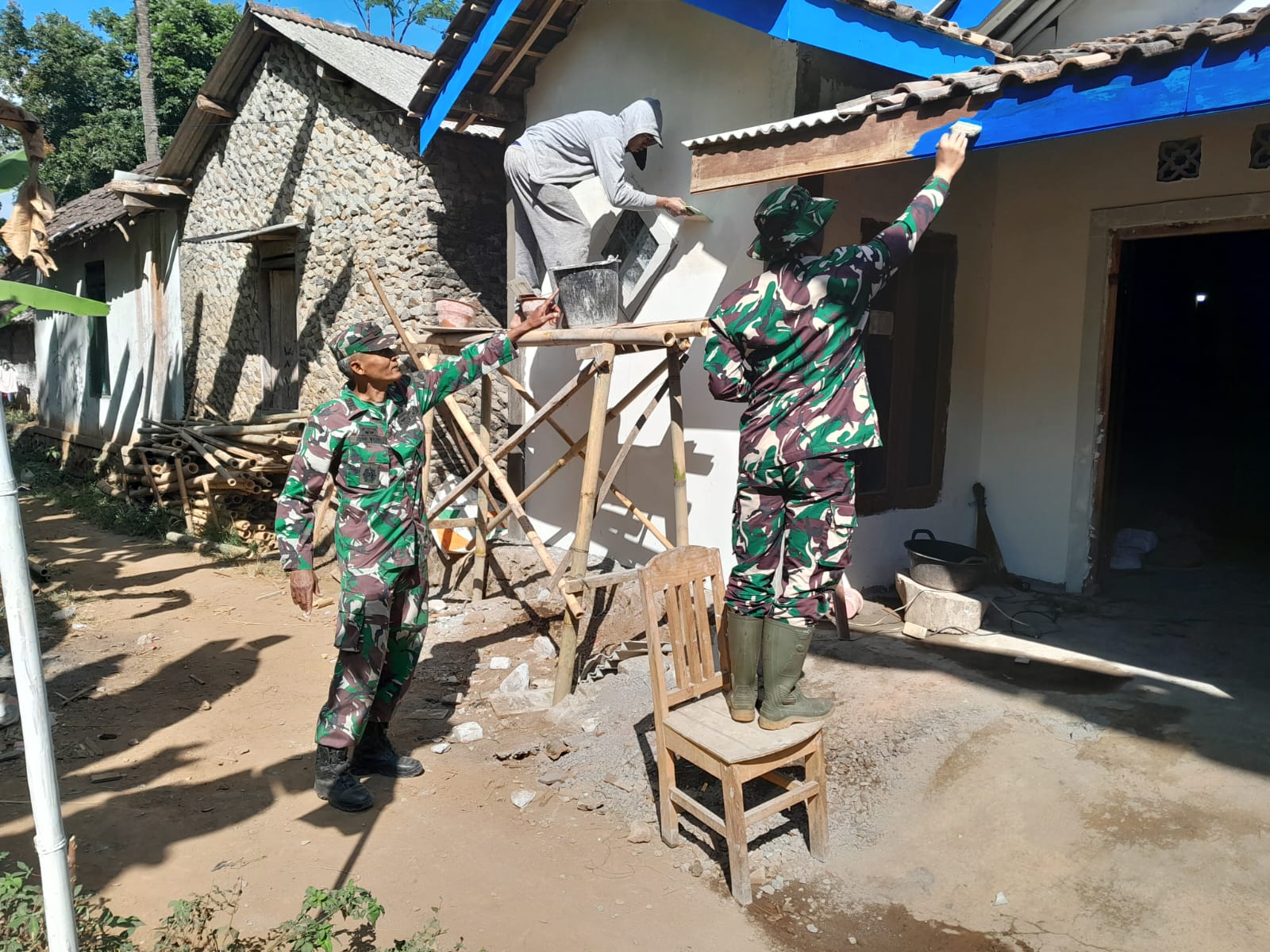 Rumah Warga Desa Cukil yang Dulu Reyot Kini Layak Huni, Satgas TMMD Salatiga Rampungkan Tahap Finishing