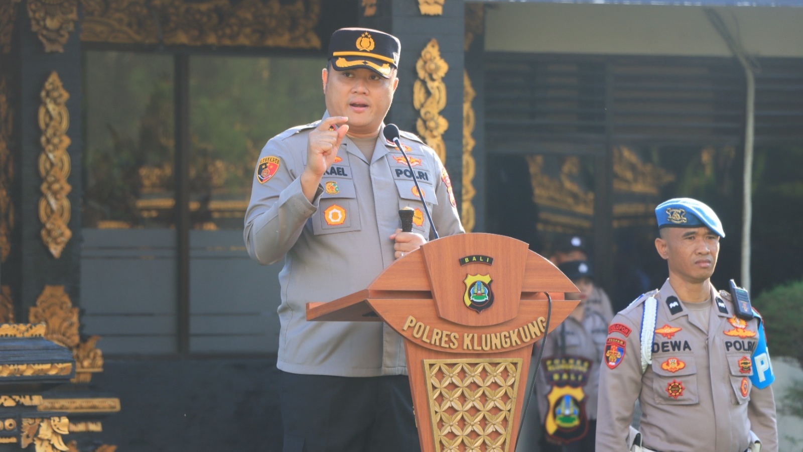 Kapolres Klungkung Beri Penghargaan ke Empat Personel Berprestasi, dari Best Performance Kapolri Cup hingga Medali Emas Karate