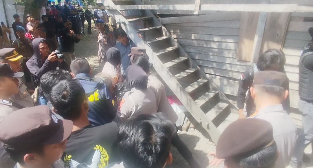 Nenek Sani Meronta-ronta Saat Dievakuasi, Eksekusi Rumah dan Sawah di Mamuju Berlangsung Tegang