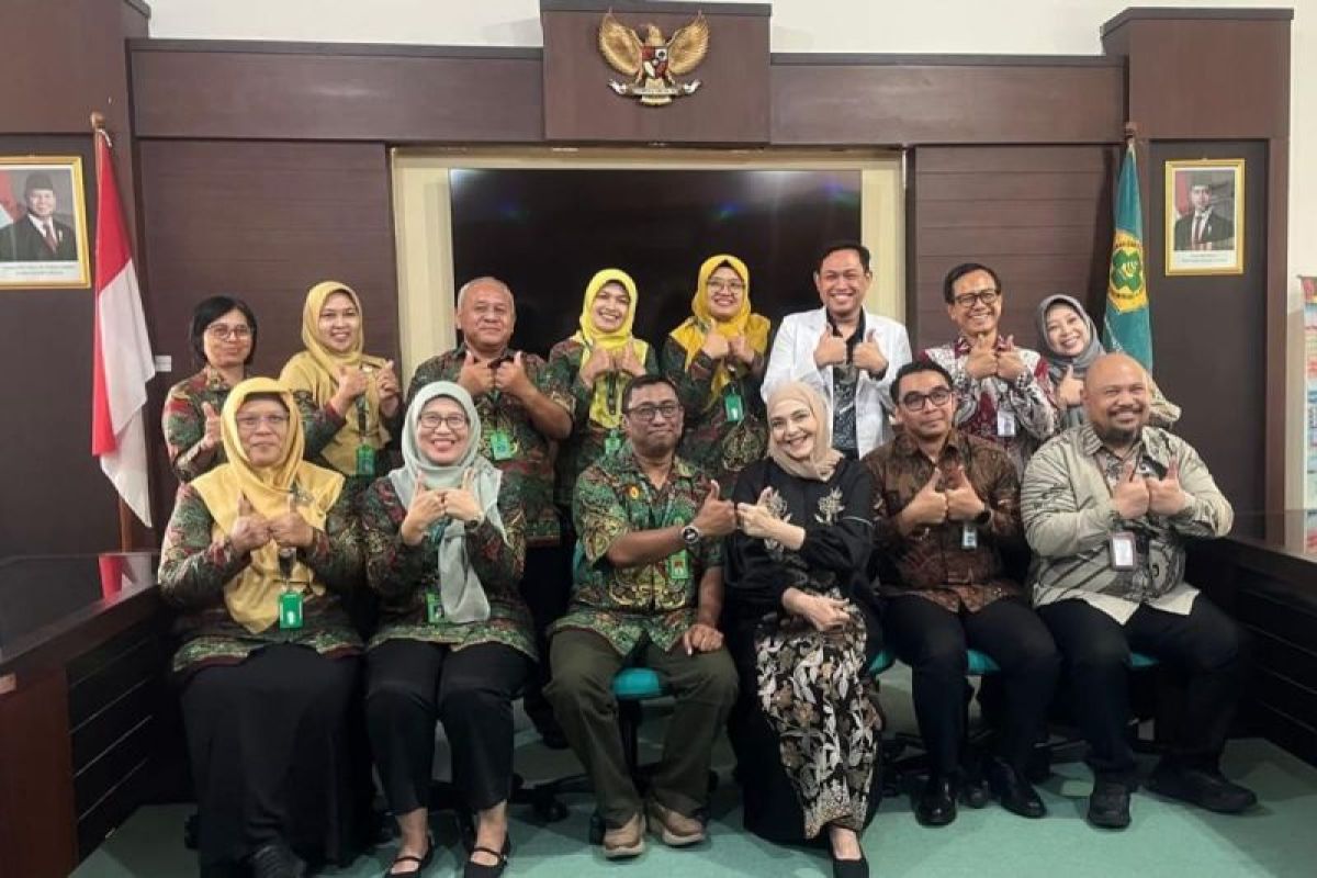 Dewas BPJS Kesehatan Tinjau Pelayanan JKN di RSUD Wates Kulon Progo, Sapa Pasien Rawat Inap