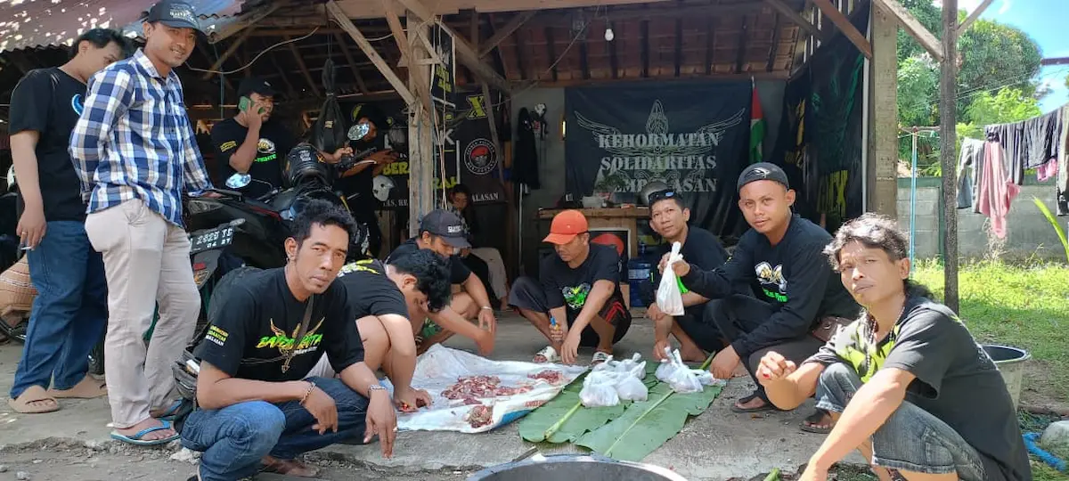 GMX Purworejo Sembelih Satu Kambing Kurban di Markas Kutoarjo, Daging Dibagikan ke Warga Sekitar