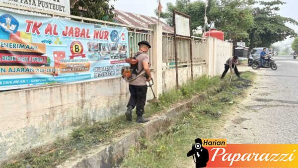Brimob Aceh Bersihkan TK Al Jabal Nur di Lhokseumawe, Dukung Gerakan Indonesia Asri