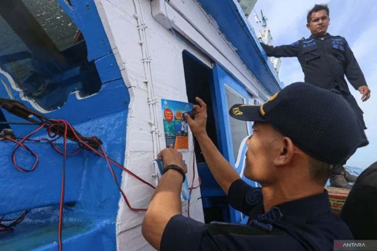 PSDKP Lampulo Wajibkan Kapal Perikanan Bawa Kantong Sampah, Laporan Muatan Jadi Syarat Surat Laik Operasi