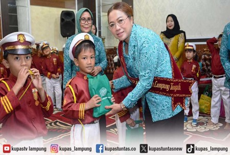 Bunda PAUD Lampung Tengah Ajak Anak TK Mi'raj Bumi Aji Bermain Sambil Belajar di Taman Agropark