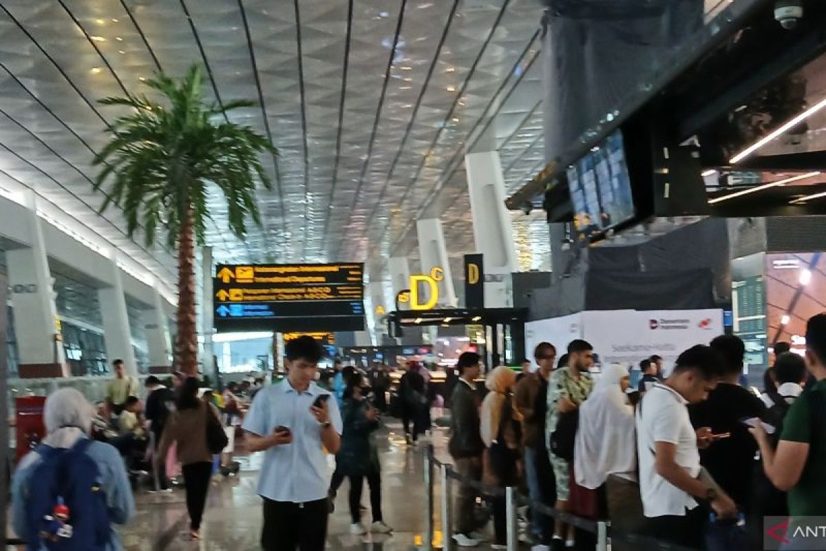 324 Penerbangan di Bandara Soetta Kembali Beroperasi Usai Normalisasi Dampak Abu Vulkanik Gunung Anak Krakatau