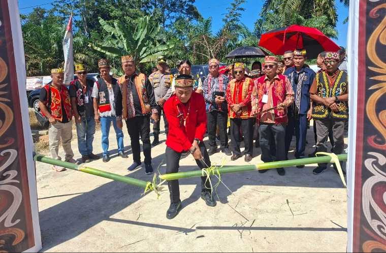 Wagub Kalbar Krisantus Kurniawan Resmikan Rumah Adat Dayak Roming Ompuk Domauk Panu di Sanggau, Jadi Pusat Budaya Baru