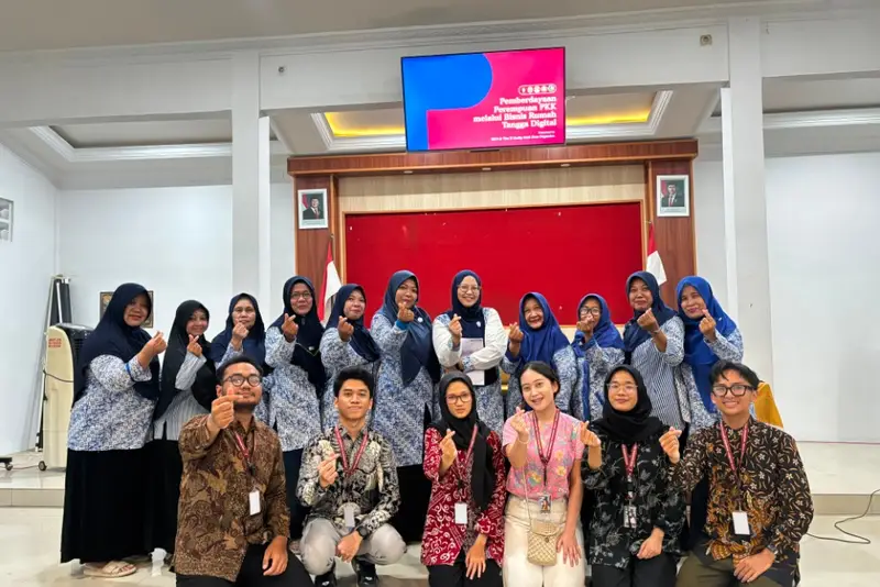 Mahasiswa KKN Undip di Kendal Latih Ibu PKK Desa Pegandon Kembangkan Usaha Rumahan dengan Pemasaran Digital