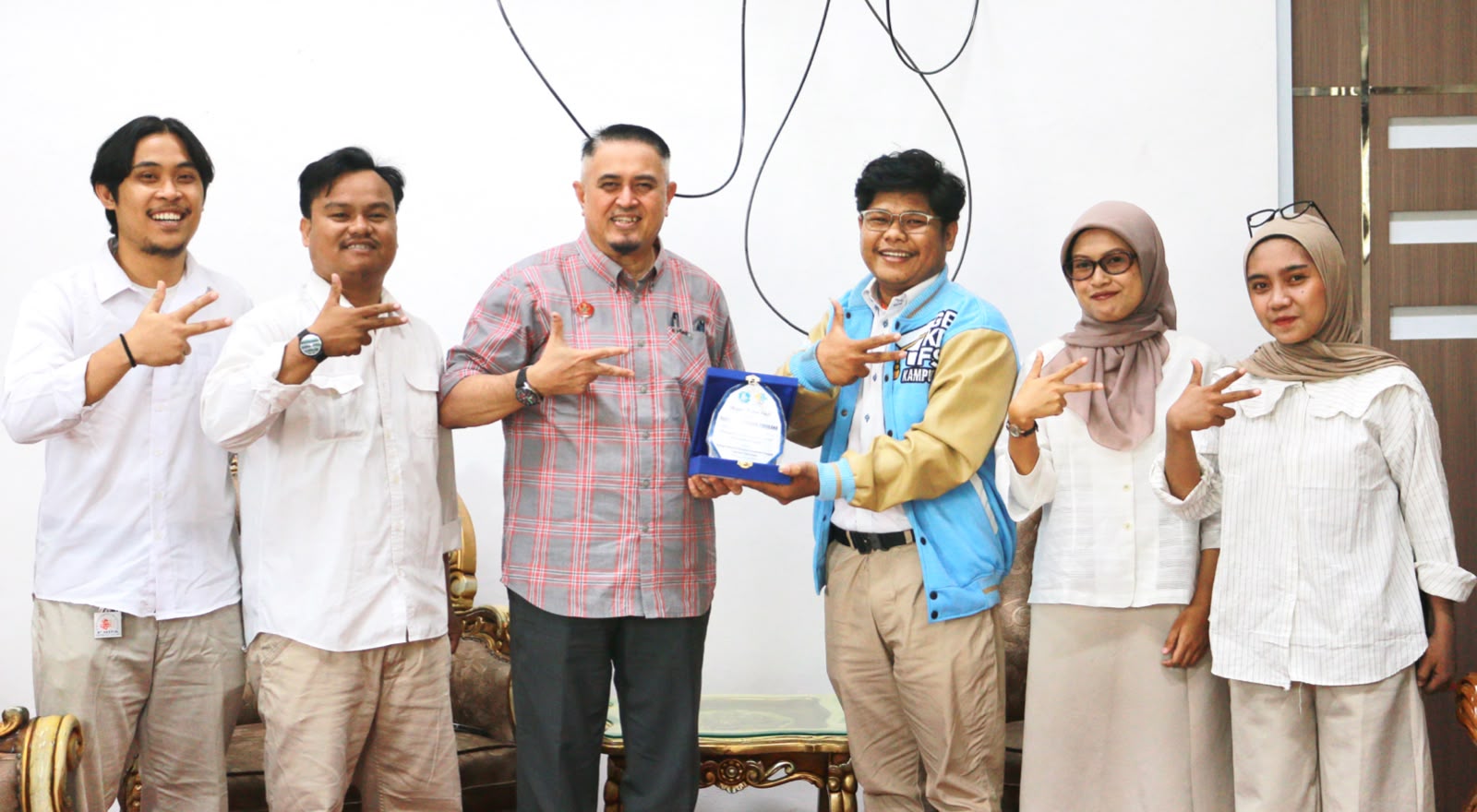 Rektor Untad Dukung Ekonomi Kreatif Mahasiswa Lewat Foodcourt dan Pusat UMKM, Gekrafs Kampus Sulteng Siapkan Pelantikan