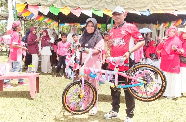 HUT ke-81 RI di Perbatasan Bireuen-Bener Meriah, SDN 19 Juli Gelar Tarik Tambang Antar Wali Murid hingga Doorprize Sepeda