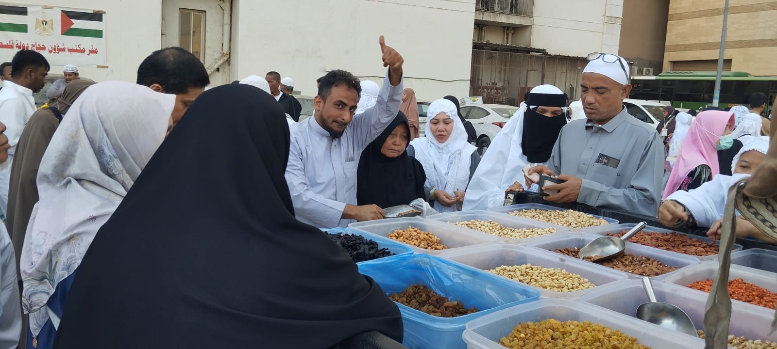 5 Oleh-Oleh Favorit JCH Asal Aceh di Makkah, dari Kurma Azwa hingga Air Zamzam yang Dibagikan di Bandara