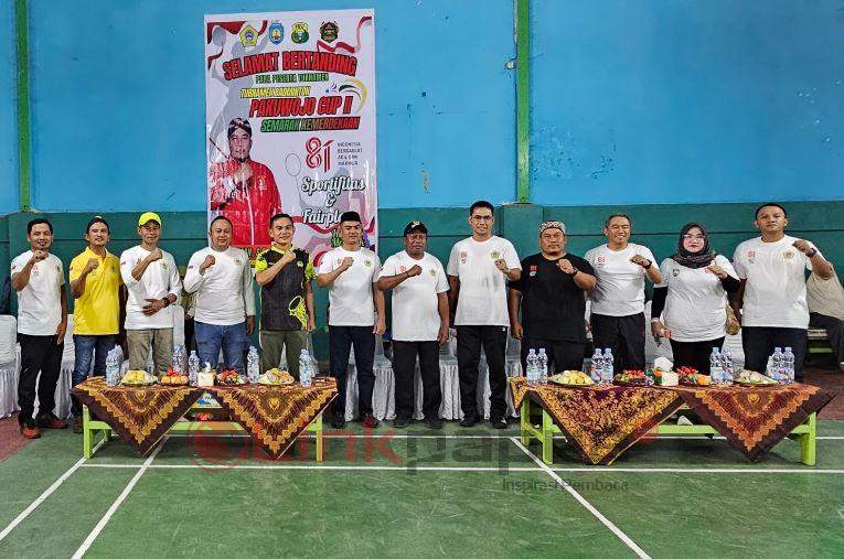 Wabup Teluk Bintuni Buka Turnamen Badminton 48 Peserta dalam Rangkaian HUT Ke-81 RI, Lintas Suku Ikut Serta
