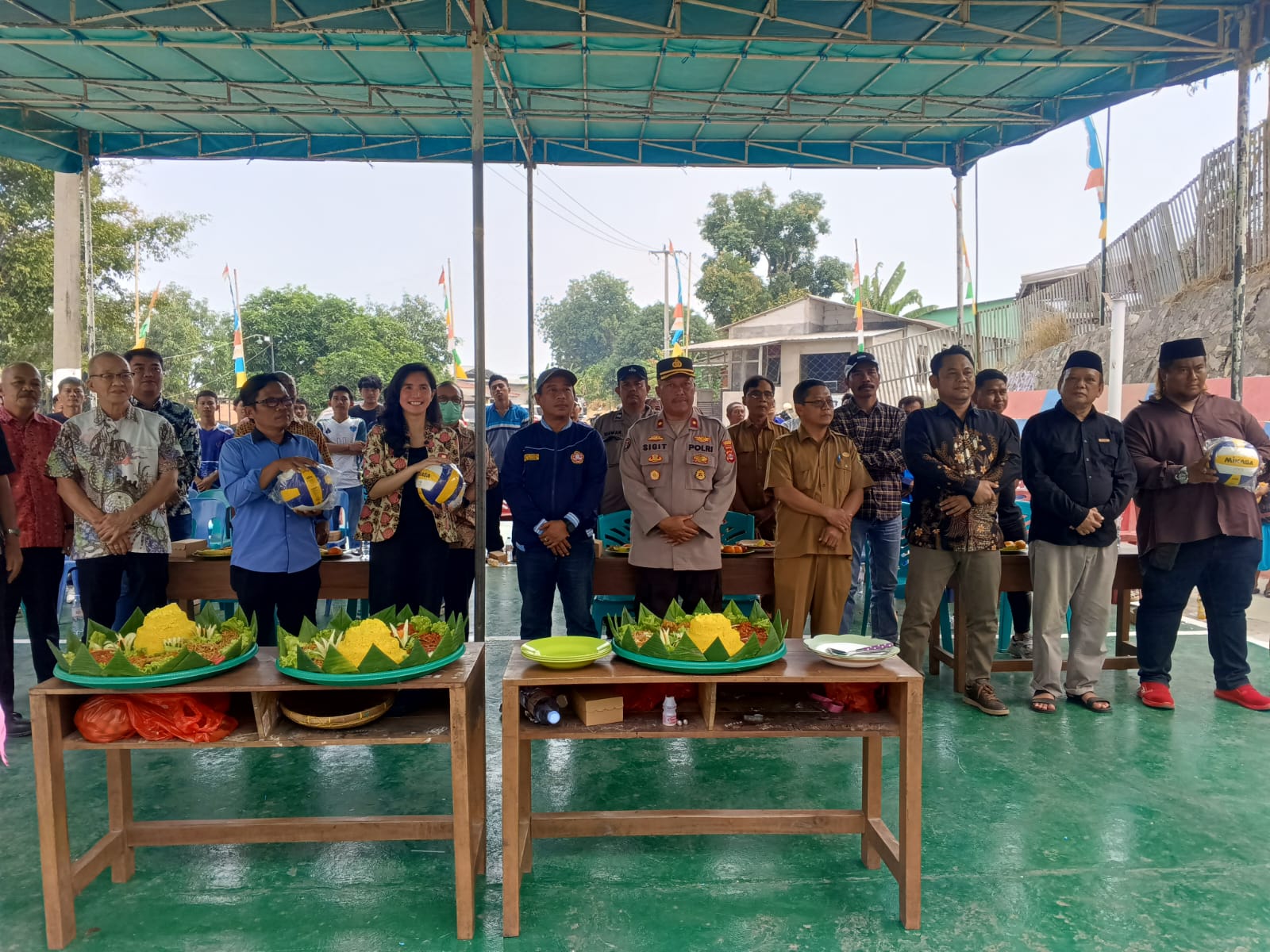 PT UIC Serahkan Lapangan Voli untuk 3 RW di Kelurahan Gerem Cilegon, Serap 70 Persen Tenaga Kerja Lokal