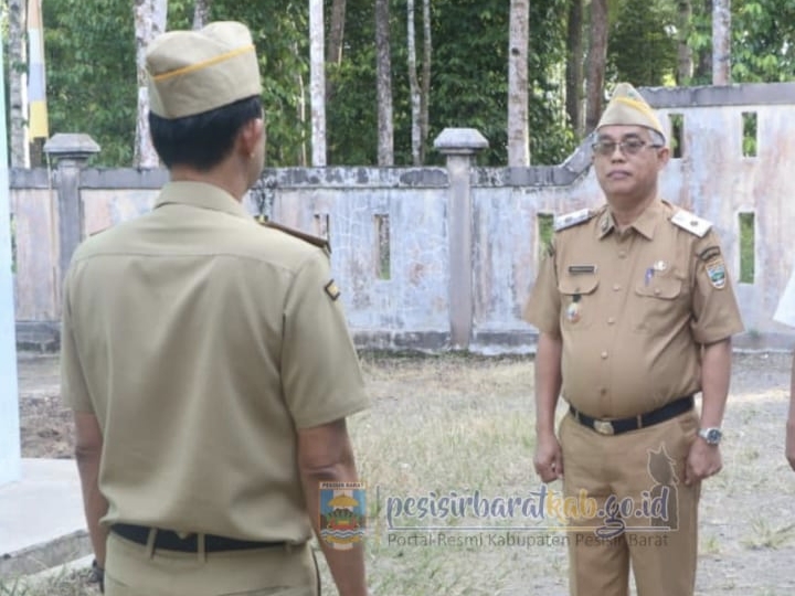 Asisten I Pemkab Pesisir Barat Armand Achyuni Pimpin Upacara Hari Pertama Sekolah di SMPN 3 Krui, Ajak Ciptakan Lingkungan Belajar Aman