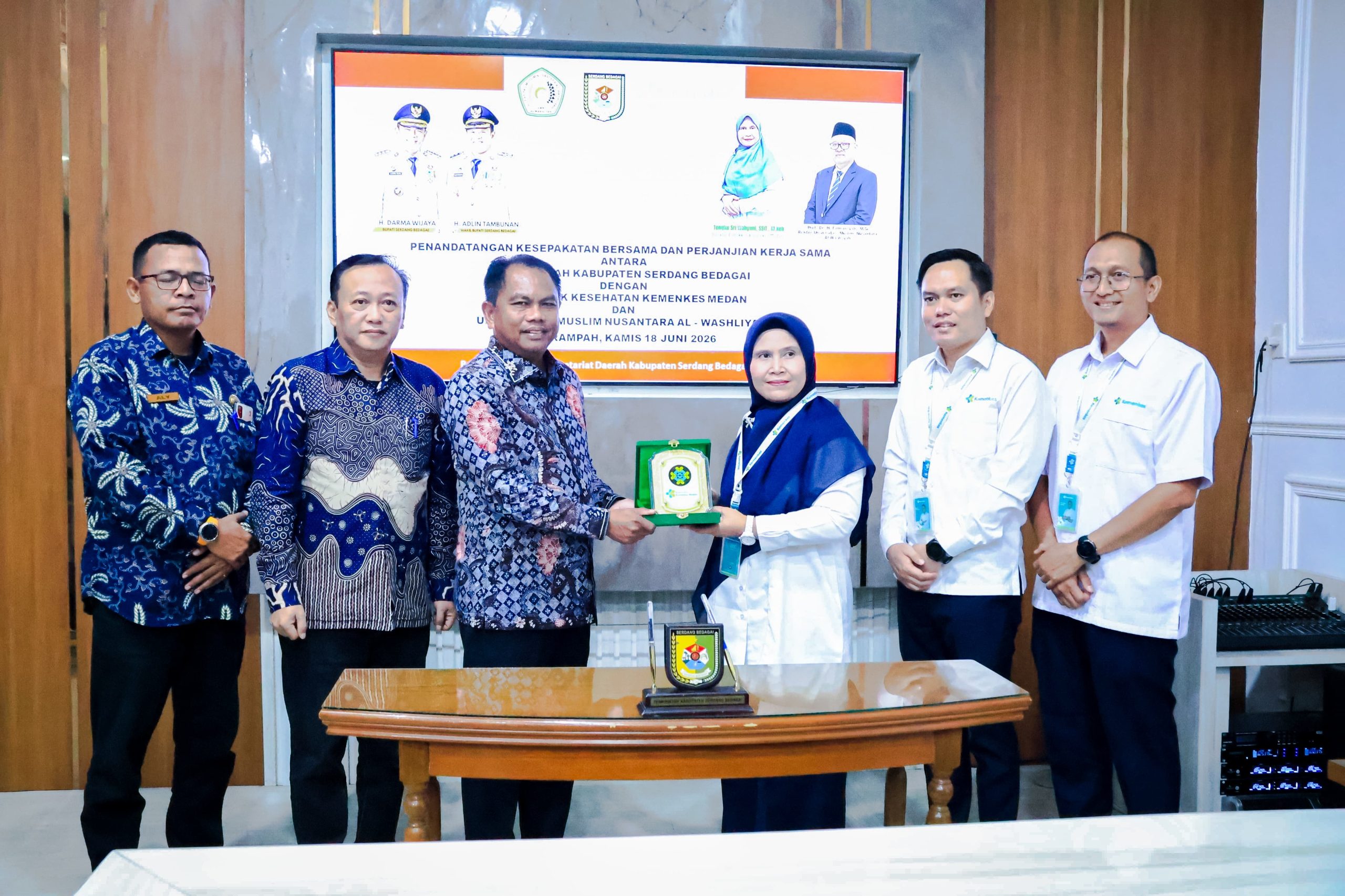 Bupati Sergai Darma Wijaya Teken Kerja Sama dengan Poltekkes Medan dan UMN Al-Washliyah untuk Perkuat SDM Daerah