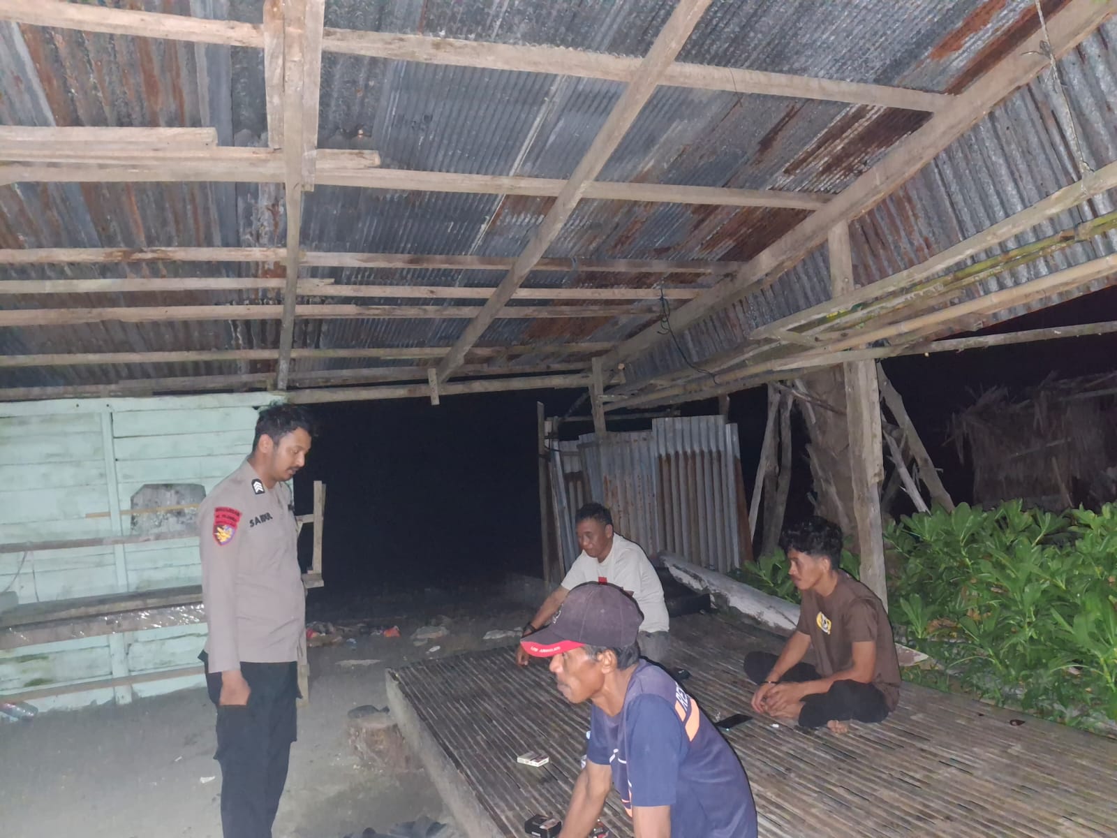 Patroli Sat Polairud Mamuju Tengah Awasi Aktivitas Nelayan di Pantai Budong-Budong, Imbauan Keselamatan Jadi Prioritas