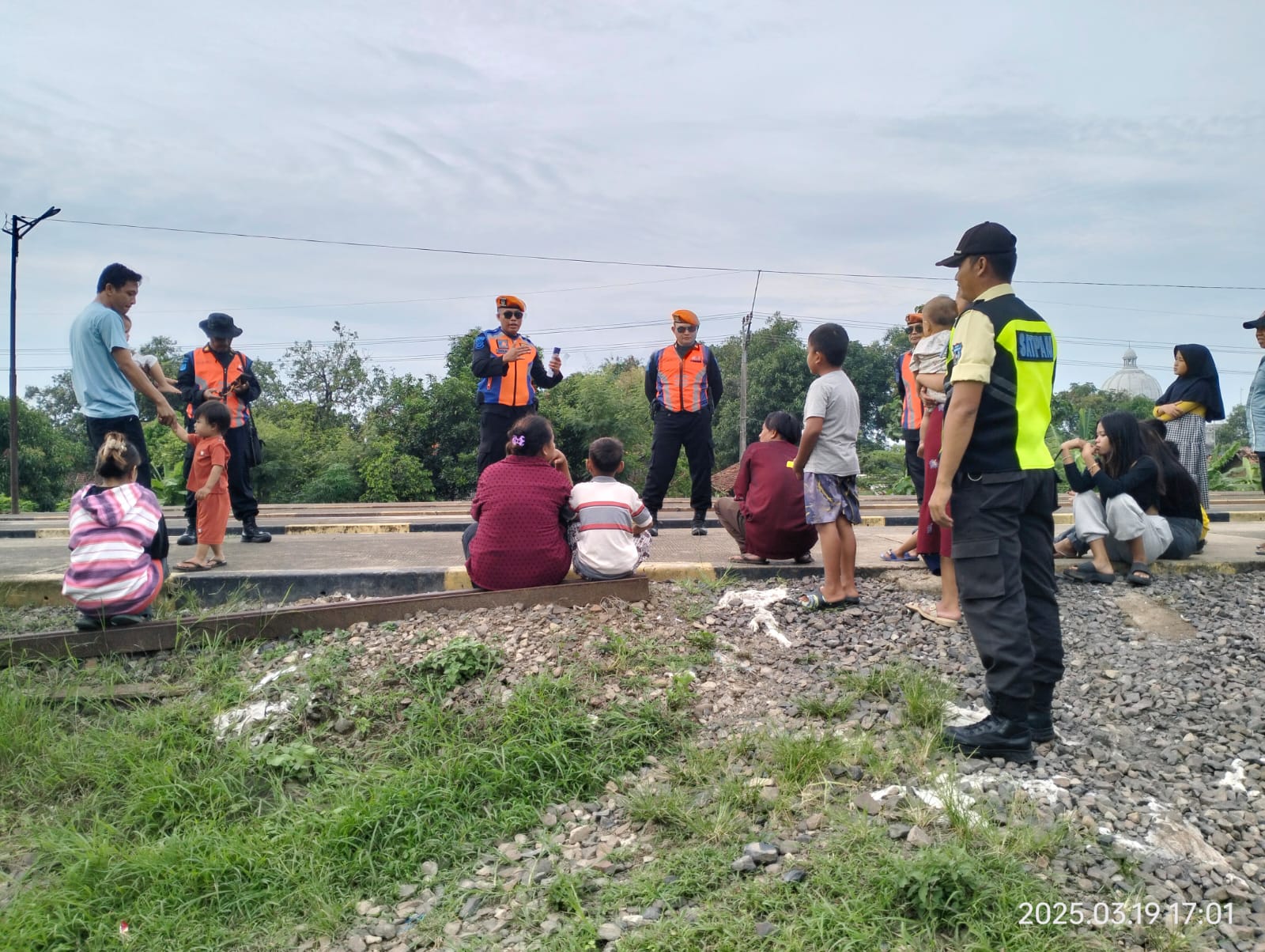 Libur Sekolah, KAI Daop 3 Cirebon Ingatkan Orang Tua Awasi Anak: Bermain di Rel Ancam Hukuman 3 Bulan Penjara