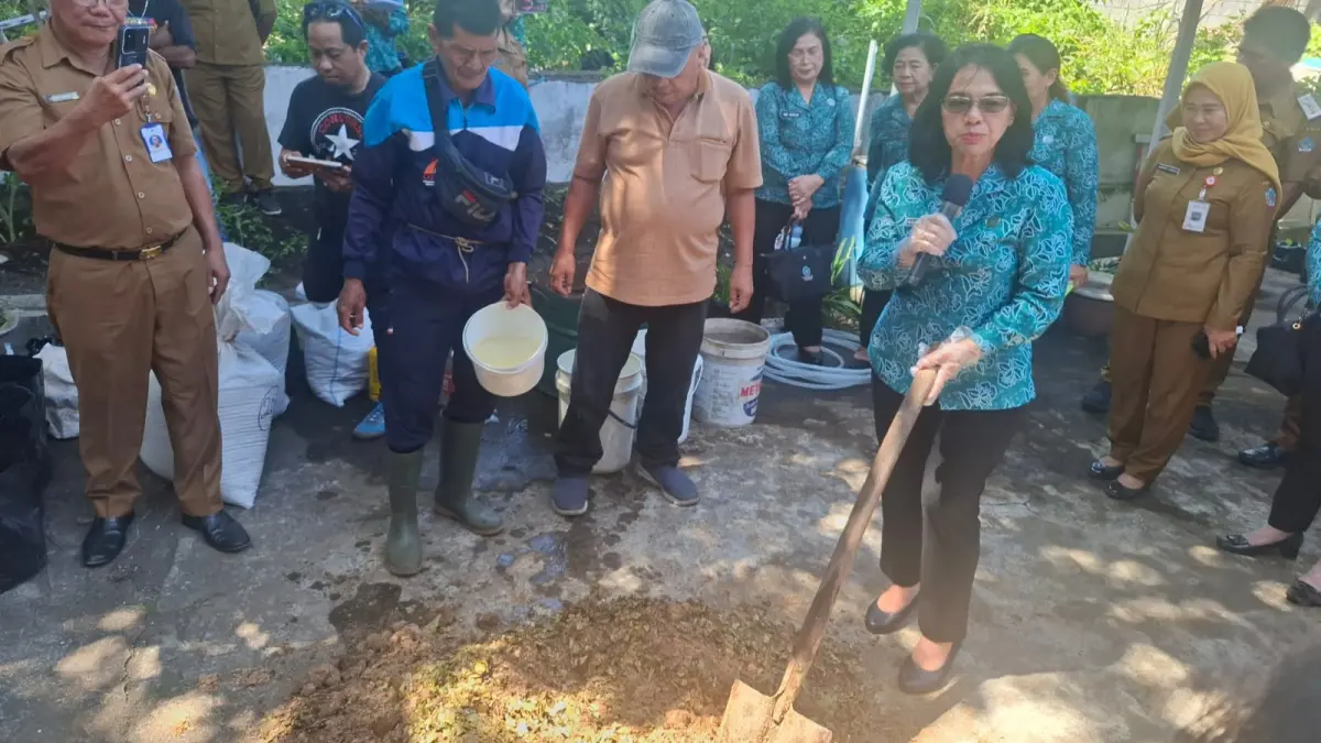 Ketua TP-PKK Kota Bitung Ellen Honandar Sondakh Turun ke Lapangan, Ajak Warga Sulap Sampah Jadi Berkah Ekonomi Keluarga