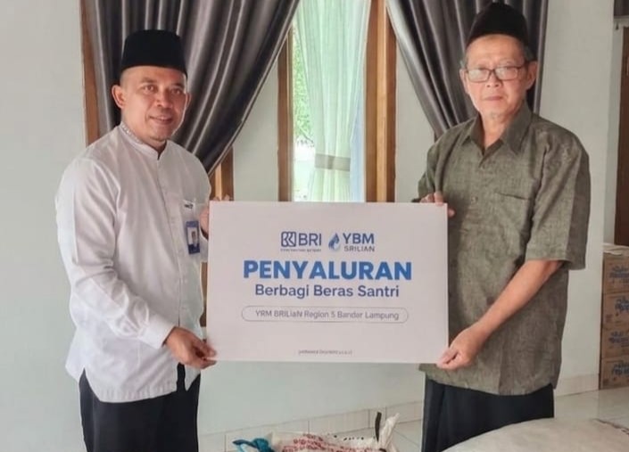 YBM BRILiaN Region 5 Bandar Lampung Salurkan Bantuan Beras untuk 200 Santri Pondok Pesantren Darussalam Adijaya