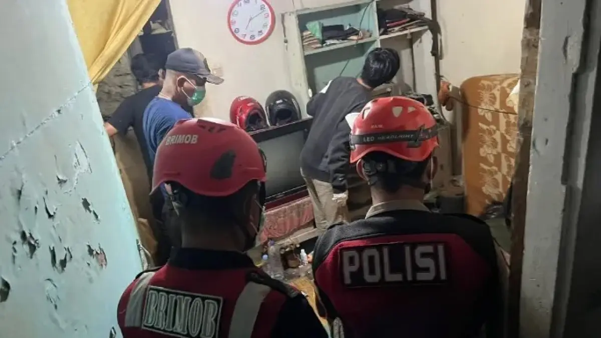 Pria 69 Tahun Ditemukan Meninggal di Dalam Rumah di Damai Balikpapan, Polisi dan Brimob Lakukan Evakuasi