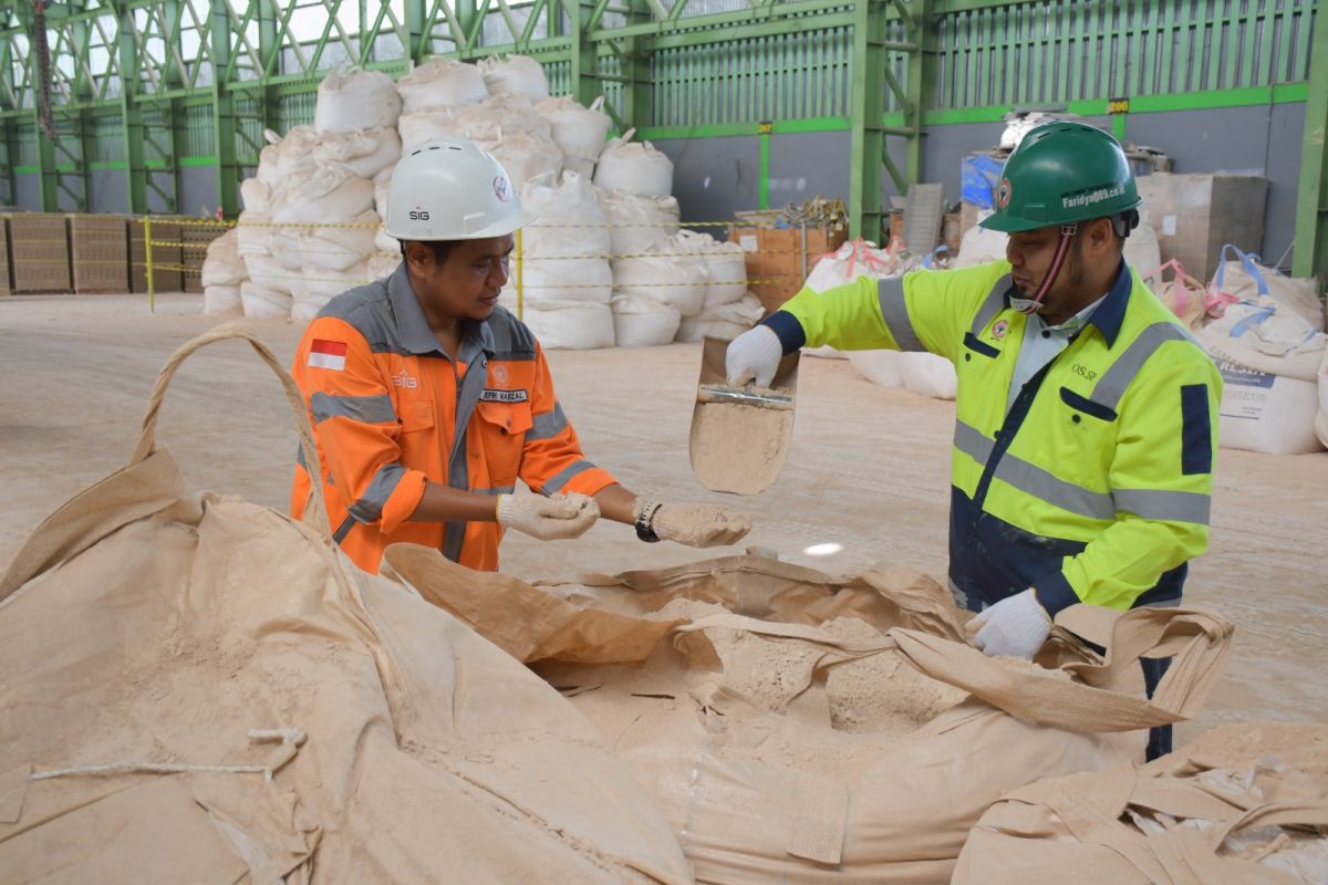 PT Semen Padang Garap Pabrik Pulp dan Kertas hingga Pasok Batu Split ke Flyover Sitinjau Lauik, Ini 3 Lini Bisnis Nonsemen yang Tumbuh