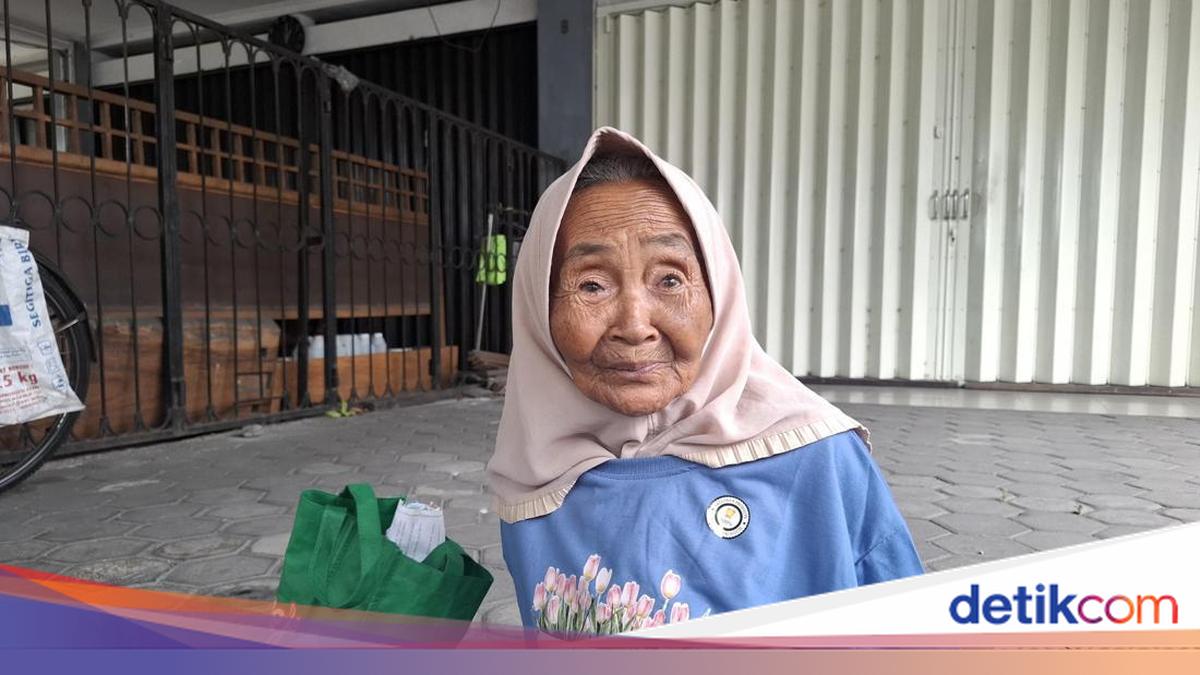 Kisah Mbah Tiwi, 76 Tahun, Kayuh Sepeda 8 Kilometer demi Seporsi Nasi Ayam Rp 10 Ribu