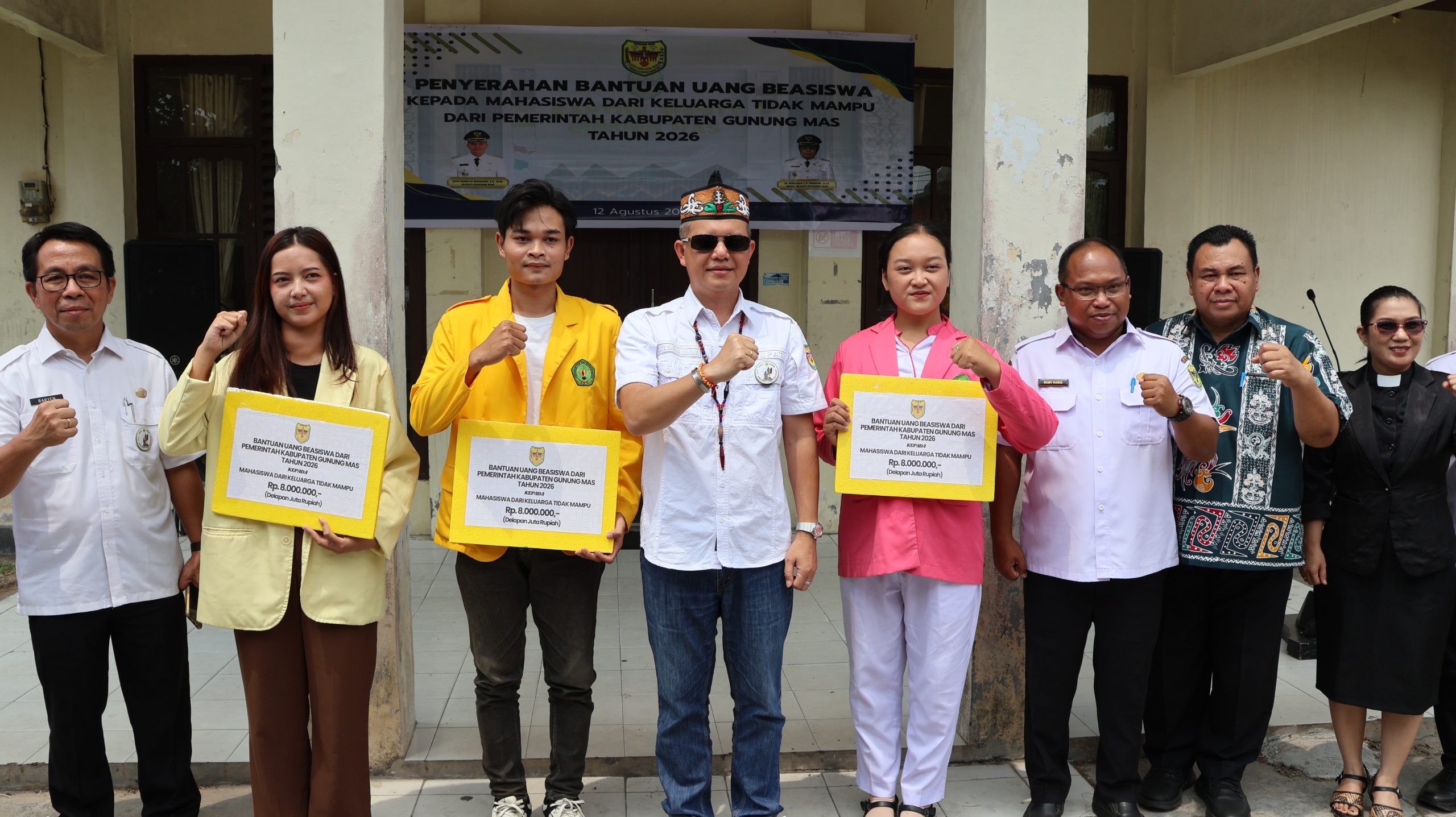 Pemkab Gunung Mas Salurkan Beasiswa Rp8 Juta ke 65 Mahasiswa, Bupati Tekankan Tanggung Jawab Akademik