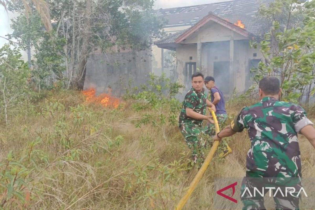Kebakaran Lahan di Pasar Tradisional Desa Bikang Toboali, Kodim 0432 dan Damkar Bangka Selatan Kerahkan 3 Unit Mobil Pemadam