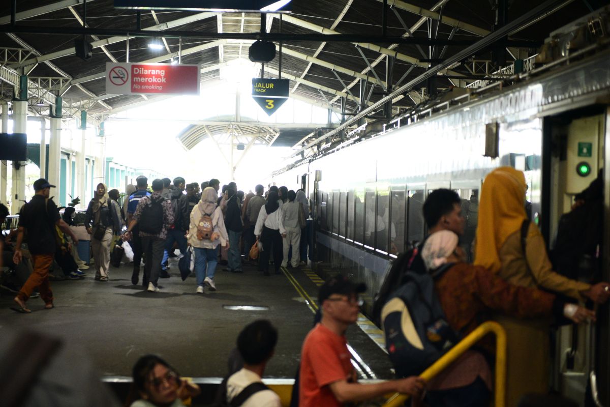 Libur Sekolah Dorong Lonjakan Penumpang KAI Daop 6 Yogyakarta 22 Persen, 37.806 Orang Padati Stasiun
