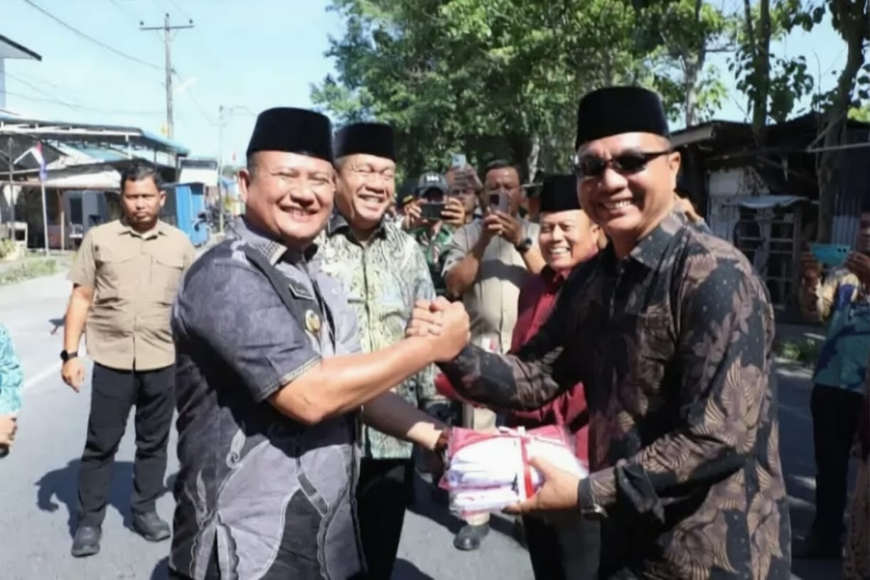 Pemkab Asahan Bagikan 7.230 Bendera Merah Putih untuk Rumah Warga dan Kendaraan, Targetkan Seluruh Desa Berkibar