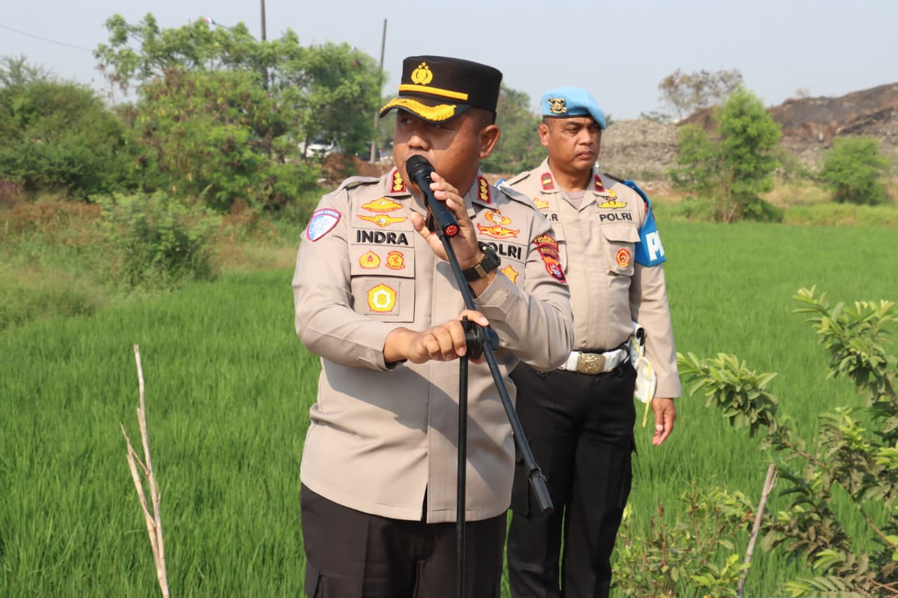 Kebakaran TPA Jatiwaringin: Polresta Tangerang Kerahkan Personel Bantu Warga Terdampak Asap, Prioritas Anak dan Lansia