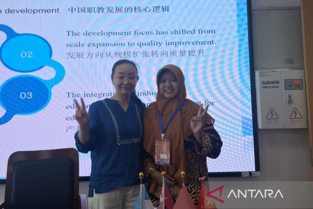 Guru MTsN 1 Medan Fajar Lailatul Mi’rojiyah Belajar Sistem Pendidikan Vokasi Modern di Tiongkok Selama 14 Hari
