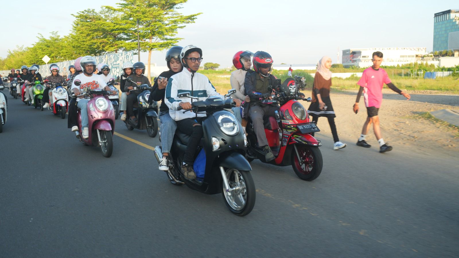 40 Bikers Pasangan Ramaikan Konvoi Honda Scoopy di Makassar, Ada Lomba Lukis Totebag hingga Edukasi Safety Riding
