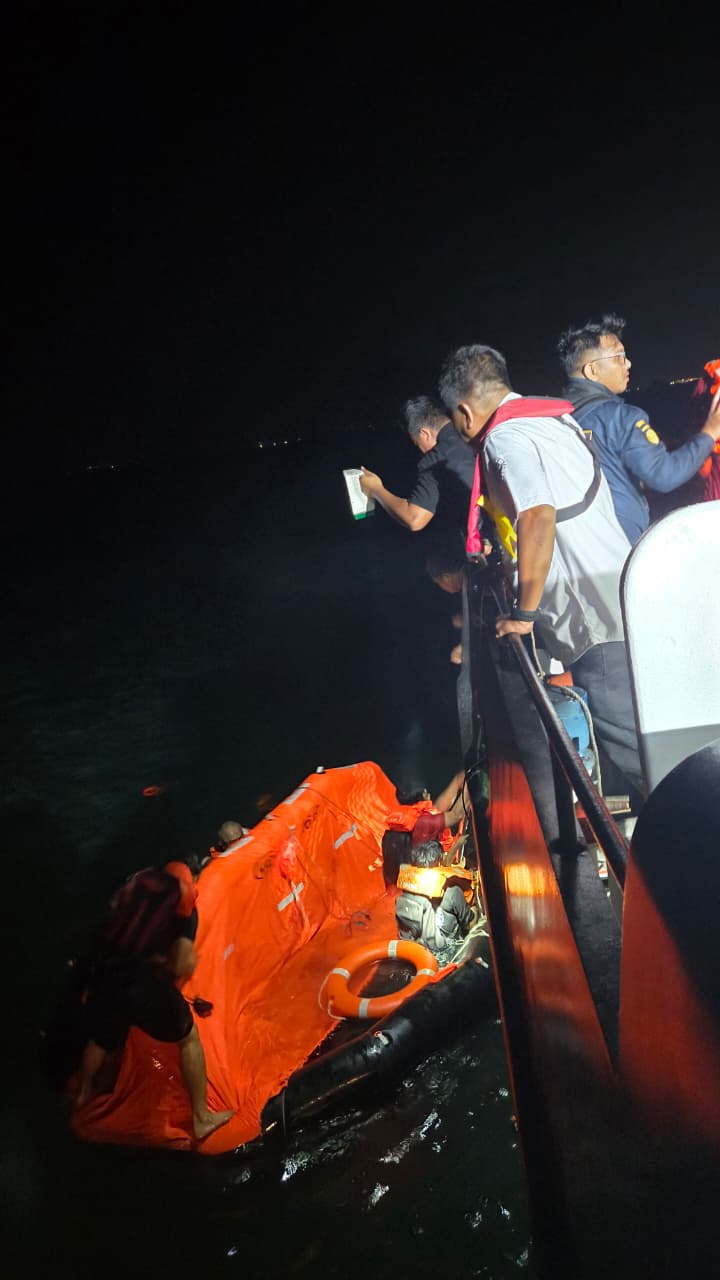 Kapal Kontainer MV Golden Star 1 Tenggelam di Selat Malaka, 9 ABK Selamat Dievakuasi ke Batam